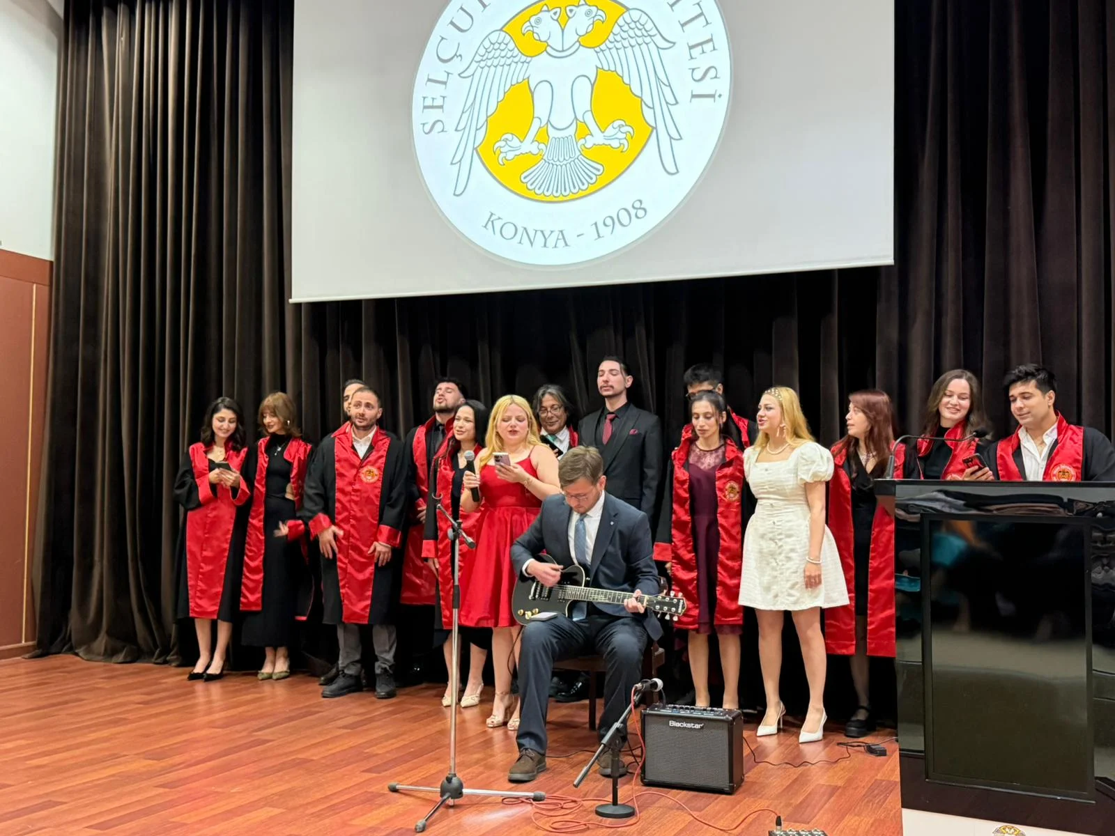 Selçuk Üniversitesi Rus Dili ve Edebiyatı Bölümünde Mezuniyet Coşkusu